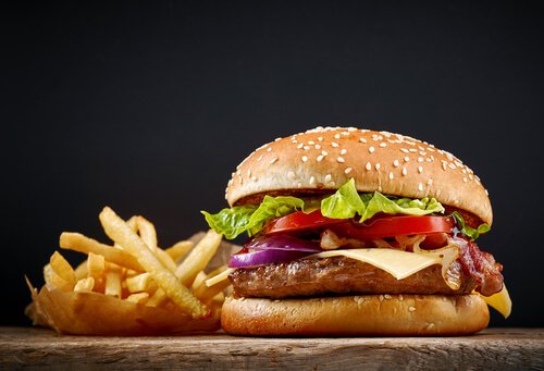 ハンバーガーとポテト