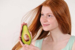 パサついた髪に水分補給する5つのヘアパック