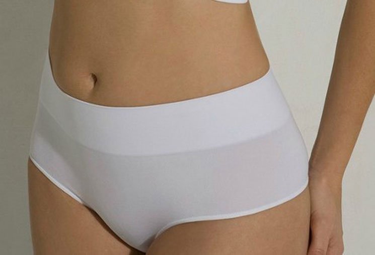 白い下着の女性
