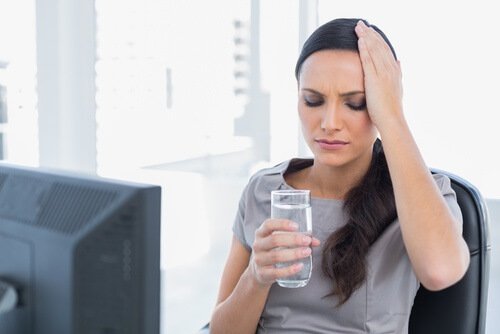 頭痛がある女性
