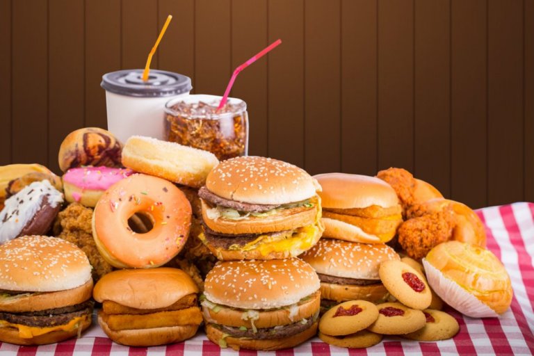ジャンクフード 消化に悪く便秘の原因になる食品