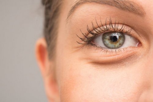 どうして目が腫れるの?考えられる7つの原因