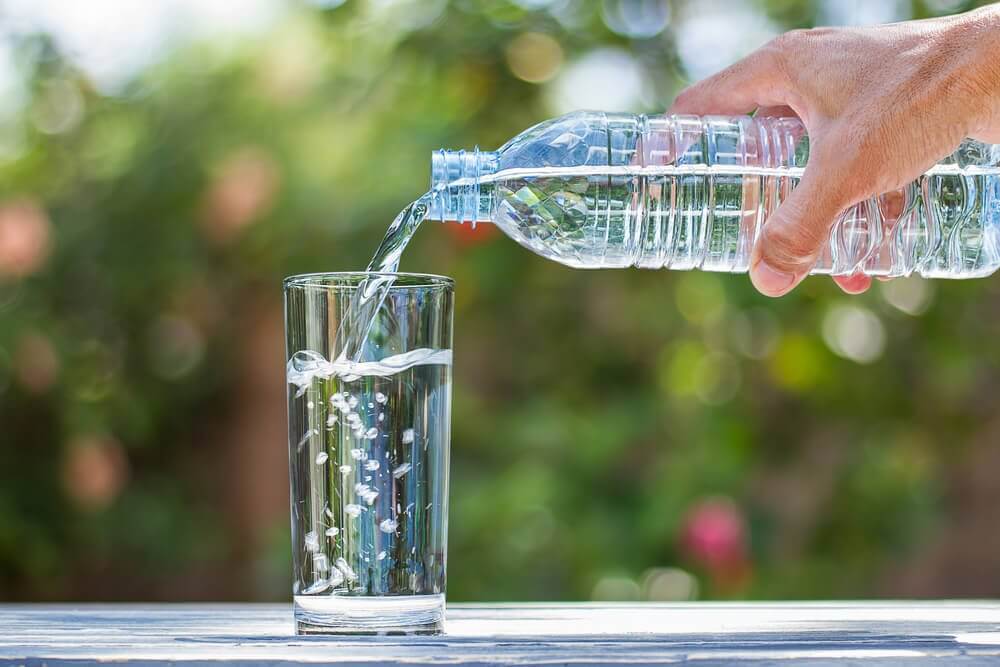 水