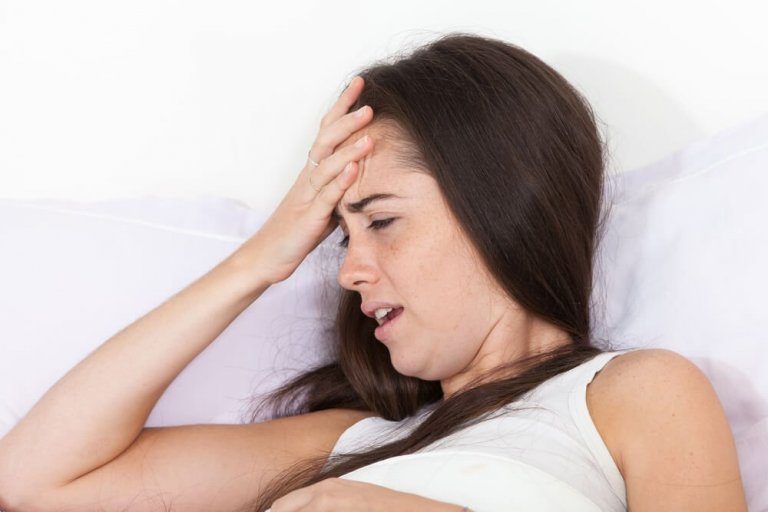 朝の頭痛を引き起こす４つの原因