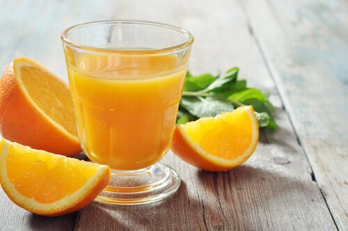 オレンジジュース　爪を強くする
