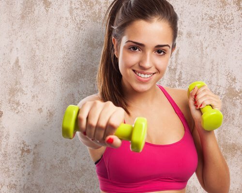 運動する女性　痩せにくい部分を鍛える