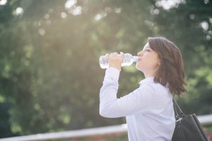 脱水状態を防ぐ、自宅で作れる電解質飲料