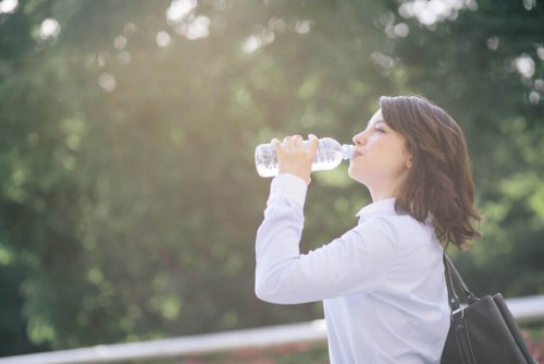 脱水状態を防ぐ、自宅で作れる電解質飲料