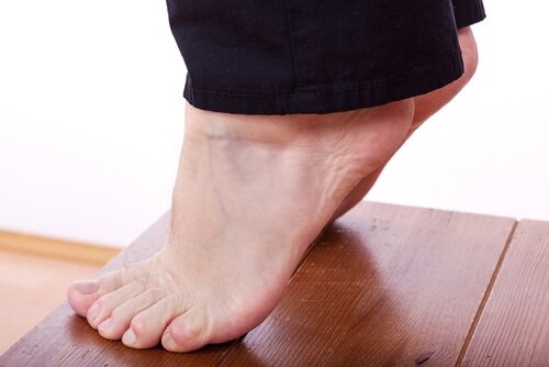 かかと上げ運動