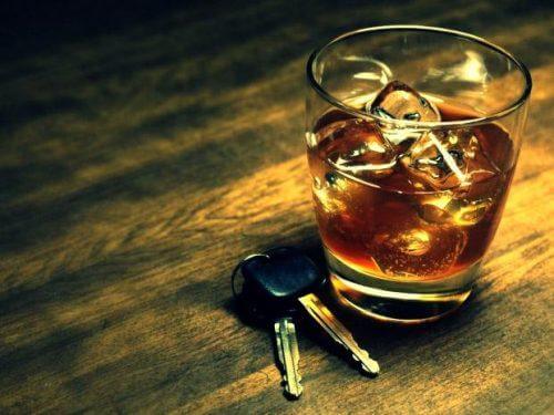 飲酒運転 睡眠薬 副作用 リスク