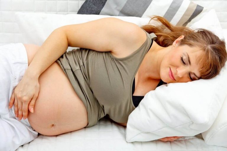流産のリスクを軽減するために横を向いて寝よう！