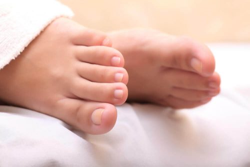 潰したニンニクで足の巻き爪を治す方法