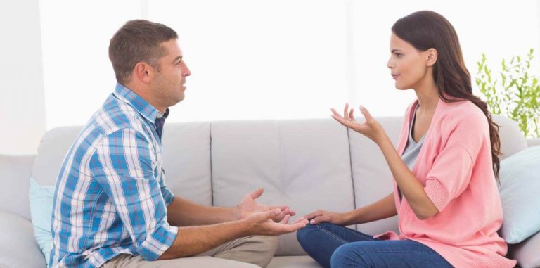 口論するカップル