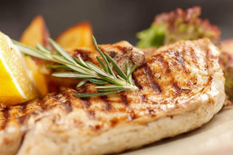 鶏の胸肉をヘルシーに調理する3つの方法