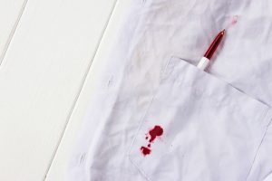 子供の服についたペンのインク汚れを落とす方法