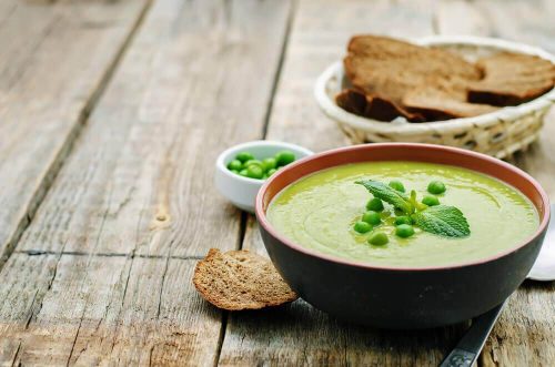 オーツ麦とグリーンピースのスープ