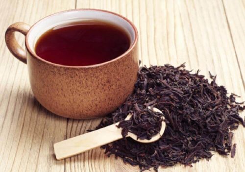 紅茶　目の腫れを抑える