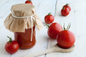 トマトをボトル詰めにした方が良い理由とその方法
