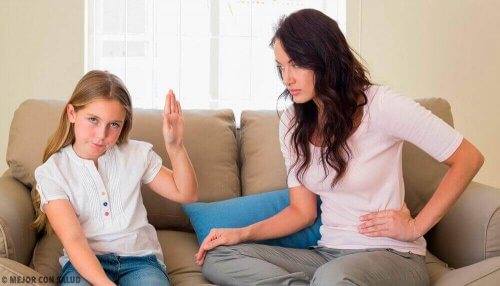 母親を拒絶する子供