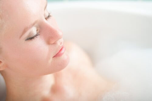嫌な体臭を改善する5つの自然療法、お風呂