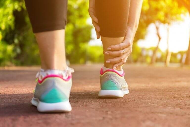 脚のむくみを緩和する5つの自然療法