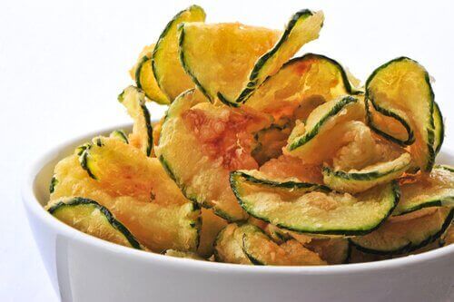 手軽で簡単！野菜チップスを作る3つの方法