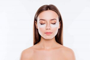 若返り効果あり!目の下のクマを隠す5つのメイク術