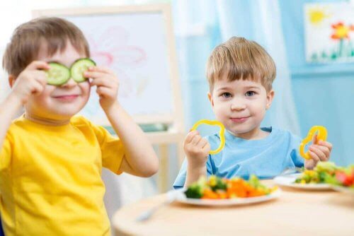 野菜を食べる子供