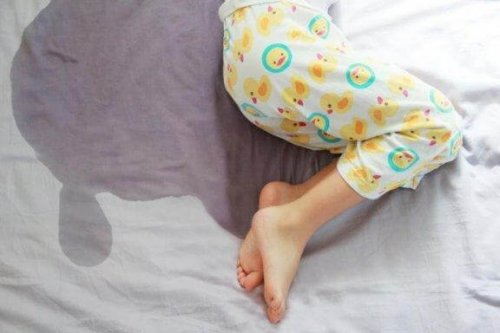 子どもの夜尿症：どうやったら治る？