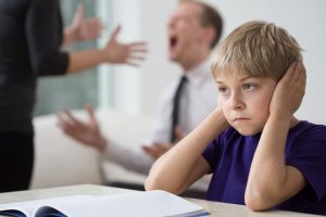 親の喧嘩が子供に与える5つの影響