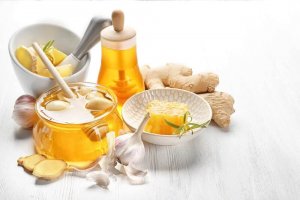 高コレステロール血症に効く!生姜、ニンニク、蜂蜜の治療薬