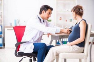 妊娠中の高血圧：症状と治療法