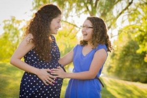 妊婦さんと娘 兄弟間の嫉妬