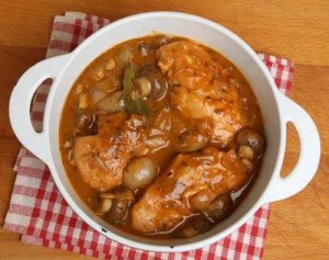 ヘルシーな鶏肉とマッシュルームのシェリー酒煮