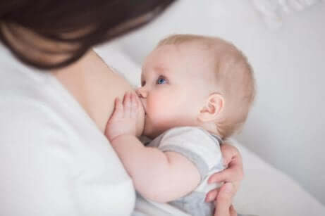 母乳　新生児黄疸 症状　治療法