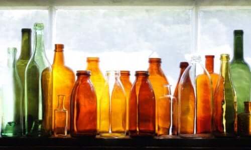 お庭のデコレーションに：ガラス瓶を再利用する方法