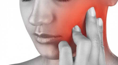 顎の痛み　あごの痛みを和らげる5つの自然療法