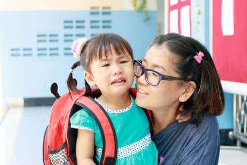 初登校の子供 子供 学校 疲れ