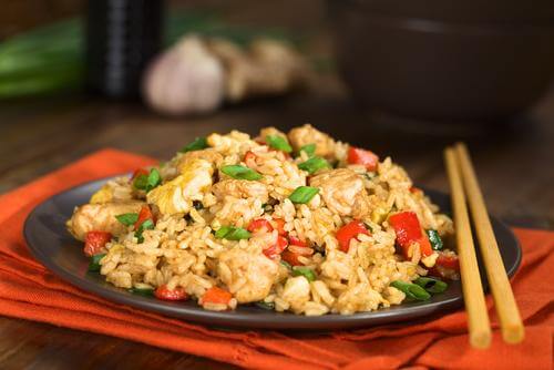 皿にのったチャーハン チャーハン レシピ