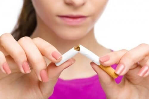 たばこ　スタチンを使わずにコレステロール値を減らす