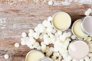 蚊に刺されちゃった!虫刺されを和らげる自家製軟膏の作り方