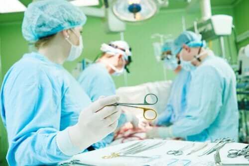 手術室での人工呼吸器の使用