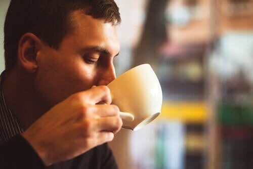 コーヒーを飲み過ぎないようにする
