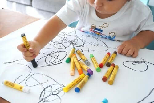 子供の成長と絵を描くこと