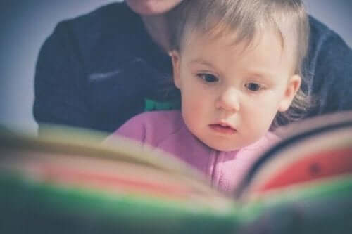 幼児に早期から読書を教えるドーマン・メソッド