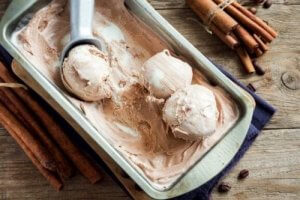 おいしい低脂肪シナモンアイスクリームの作り方