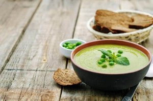 エンドウ豆とベーコンのクリーミースープの作り方