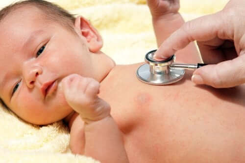 聴診器と赤ちゃん