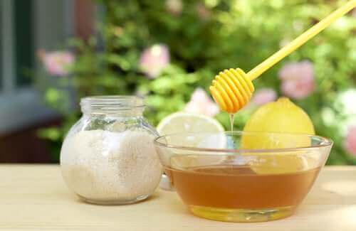 砂糖と蜂蜜　肌のシミを薄くする方法