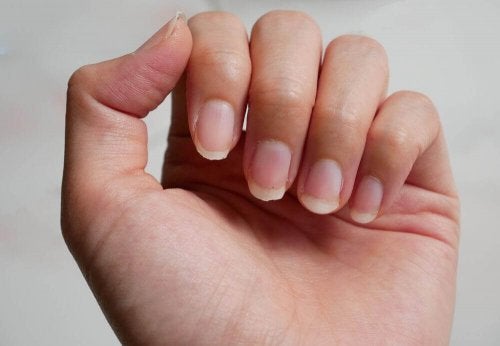 爪を美しく強くする9つの自然療法とは？
